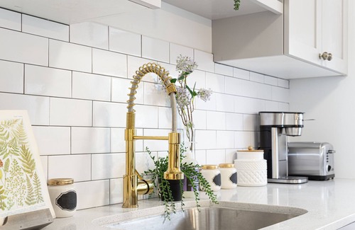 East Central Apartamento | Classy 1BD near U of U - 1 mile/ fast WI-FI