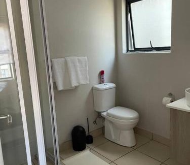 Greater Johannesburg Metropolitan Area Apartamento | Classy 2 bedroom in Halfway Gardens