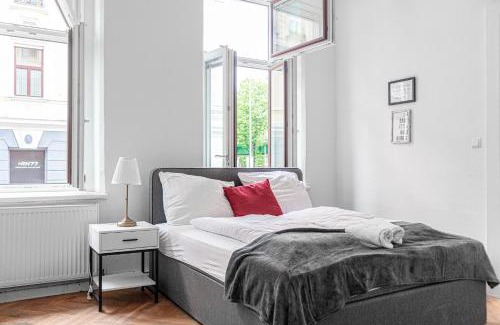 Wahring Apartamento | Classy 2BR Apt. w/Exclusive Location near AKH