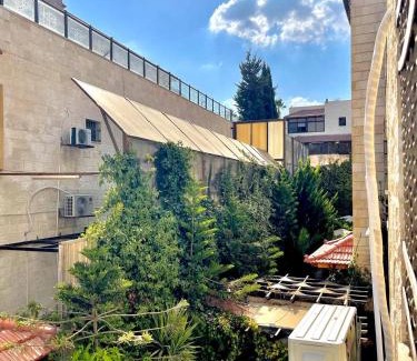 Al Jubeiha Apartamento | Classy 3 Bedroom Apartment in Amman