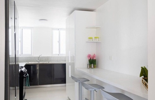 La Arboleda Condominio | Classy-3BR-KingBed-50mbWiFi-CityCntr-A/C-YellowKey
