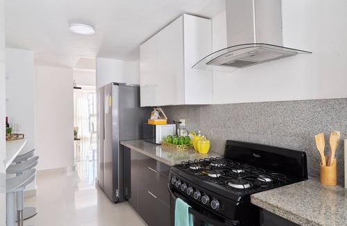 La Arboleda Condominio | Classy-3BR-KingBed-50mbWiFi-CityCntr-A/C-YellowKey