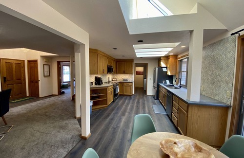 Harlow Casa | 5 dormitorios, 3 baños ESPACIOSO LUJOSO Hogar personalizado