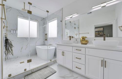 OST - South Union Casa | Classy 4BD 3.5BA with Soak Tub Backyard and Game Room