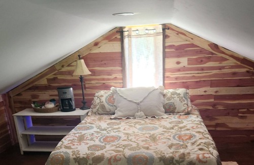 Noel Cabina | Classy Cabin on the River