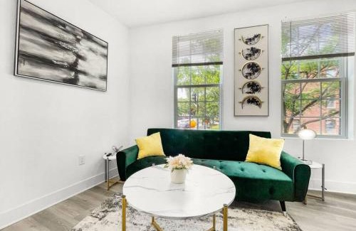 Northeast Casa | Classy Capitol Hill APT, Steps from DC Attraction