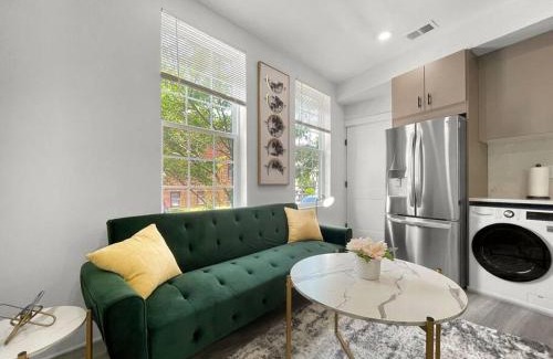 Northeast Casa | Classy Capitol Hill APT, Steps from DC Attraction