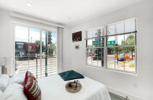 Northeast Casa | Classy Capitol Hill APT, Steps from DC Attraction