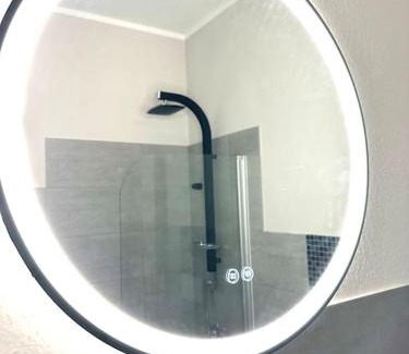 Cottbus Apartamento | Classy City-Apartment - Netflix-Parkplatz-Balkon-Zentrum-BTU-Kaffeevollautomat