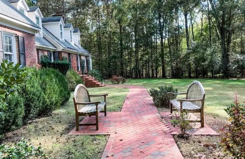 Matthews Casa | Classy Cottage Surrounded by Nature