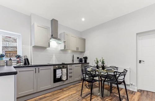 Crofton Park Apartamento | Classy, Cozy 5BD House in London
