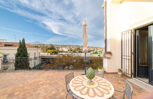 Ognina Apartamento | Classy Etna & Mare Terrace by Wonderful Italy