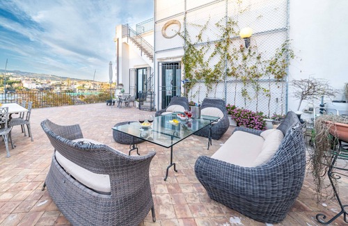 Ognina Apartamento | Classy Etna & Mare Terrace by Wonderful Italy