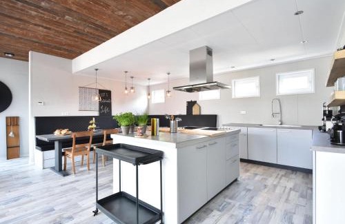Sint-Annaland Casa | Classy Holiday Home in Sint Annaland Barbecue