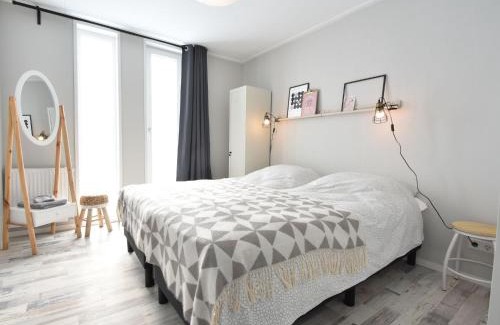 Sint-Annaland Casa | Classy Holiday Home in Sint Annaland Barbecue