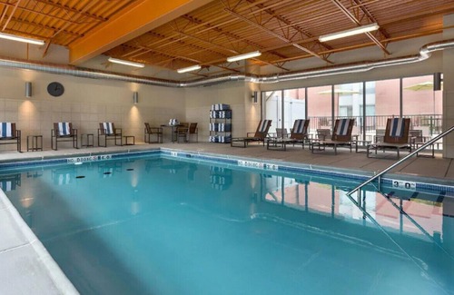 North Clayton Casa | Classy & Modern King Rm w/ Free Hot Breakfast!
