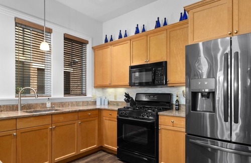Saratoga Springs Condominio | Classy Open Concept Condo!