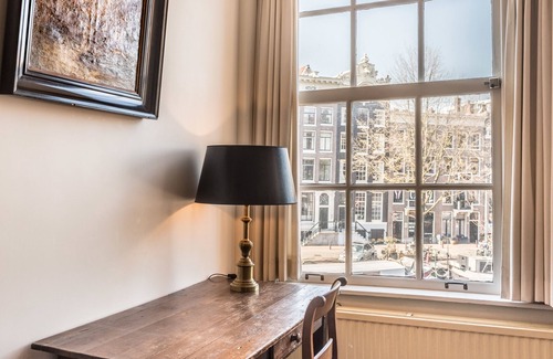 Binnenstad Apartamento | Classy Room 17th Century Canal House