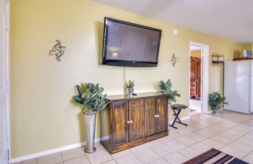 San Benito Cabaña | Classy San Benito Vacation Rental With Chiminea!