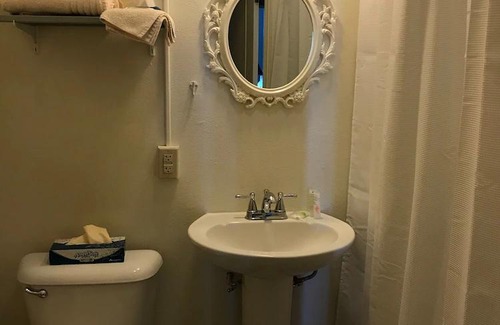 Boone Apartamento | Classy Serenity Suite Preferred Partner Rail Explorers, Pets OK