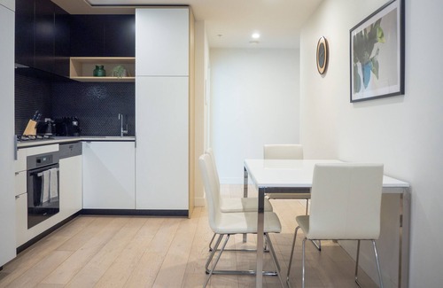 Brighton Casa | Classy & Spacious 2 Bedroom, 2 Bathroom (En Suite)