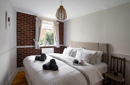 Exmouth Casa | Classy two bed home - close to town centre & beach