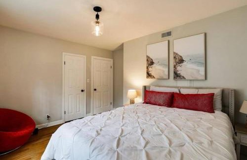 North Decatur Casa | Classy utopian escape near Emory