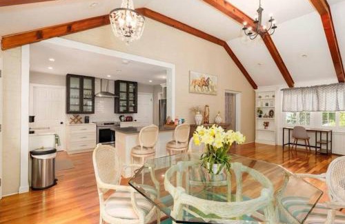 North Decatur Casa | Classy utopian escape near Emory