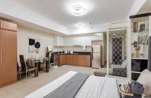 Pinagsama Apartamento | Classy Venice Grand Studio Balcony Pet friendly, WiFi & Pool