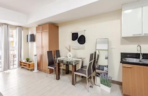 Pinagsama Apartamento | Classy Venice Grand Studio Balcony Pet friendly, WiFi & Pool