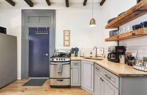 East Allegheny Apartamento | Classy Vintage Stay Minutes to Downtown & Stadiums