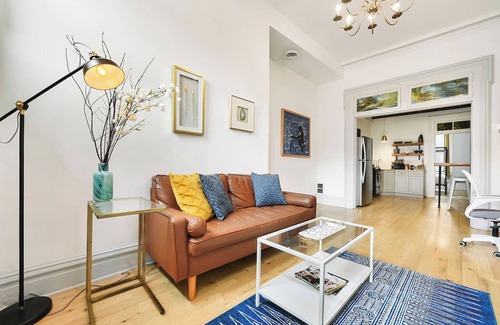 East Allegheny Apartamento | Classy Vintage Stay Minutes to Downtown & Stadiums