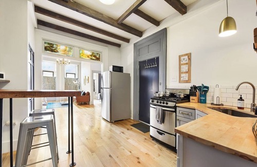 East Allegheny Apartamento | Classy Vintage Stay Minutes to Downtown & Stadiums