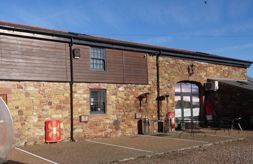 Wigton Apartamento | Claudius Caesar is pet friendly with a hot tub, Bowness on Solway