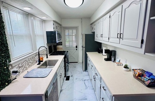 Independence Casa | Clay Roof Inn *Freshly Renovated*