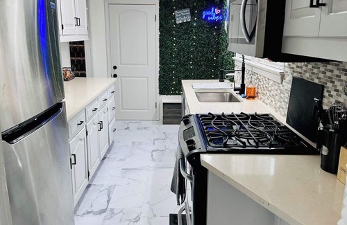 Independence Casa | Clay Roof Inn *Freshly Renovated*