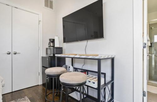 East Downtown Houston Apartamento | Clay Studio in the heart of EADO