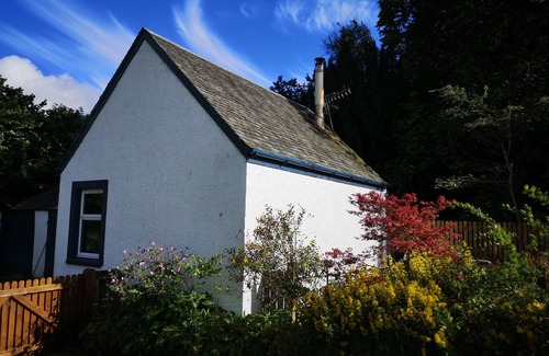 Kippen Cabaña | Private Cottage Bothy near Loch Lomond & Stirling