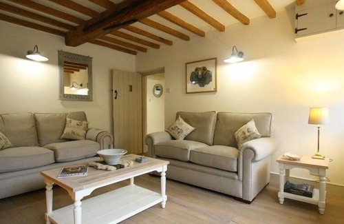 Barnsley Cabaña | Claypot Cottage
