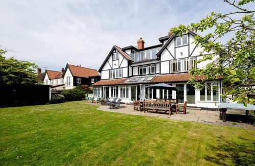 Thorpeness Casa | Claysmead - A large Lakeside House in Thorpeness - Aldeburgh Coastal Cottages
