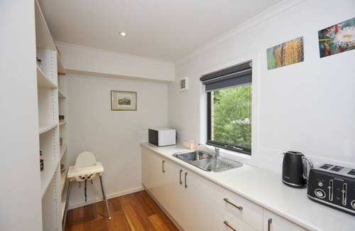 Aireys Inlet Casa | Claystone - walking distance to the beach!