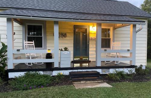 Swepsonville Apartamento | Clayton's 1910 Restored Mill House-near Burlington