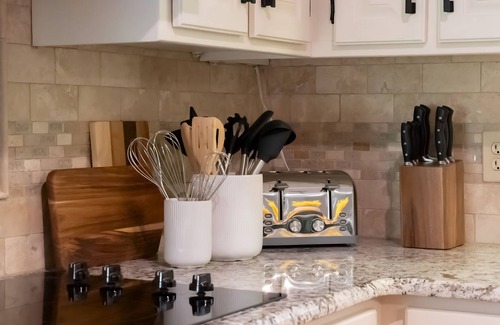 Clayton Casa | Clayton's Pickle - Enjoy Pickleball, Hot Tub, Fire Pit, 3 King Beds, Hammocks