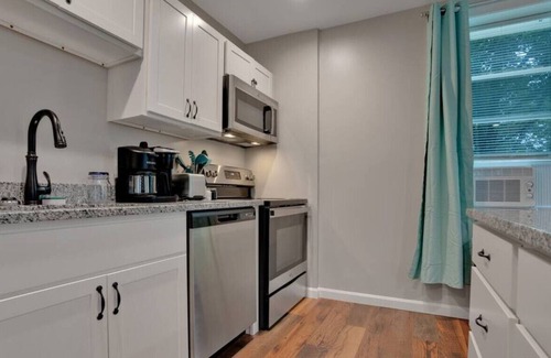Gorham Apartamento | Clean 1BD | Quiet | Long Term Friendly