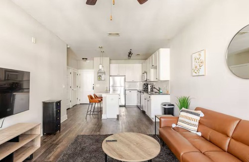 Buckhead Apartamento | CLEAN 1BD ROOM APT IN BUCKHEAD, STATE FARM ARENA, LENOX w LUXURY POOL AND GYM