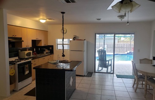Port Saint Lucie Casa | Clean 2-bedroom 2 bath turnkey pool house w central air, Wi-Fi, 15 min. to beach