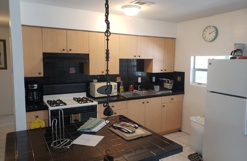 Port Saint Lucie Casa | Clean 2-bedroom 2 bath turnkey pool house w central air, Wi-Fi, 15 min. to beach