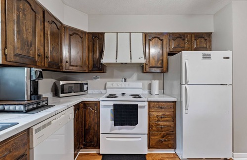 Shoals Apartamento | CLEAN 2-bedroom cozy apartment Huntington. Spacious and accomodating!