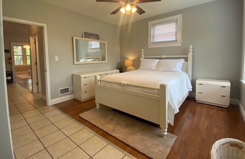 Southwest Garden Apartamento | Clean 2nd floor 1 Bedroom apartment 10 minutes from medical campus