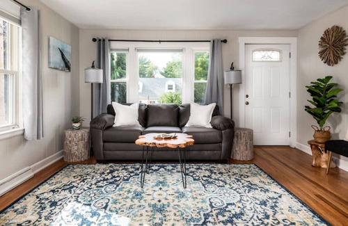South Portland Casa | CLEAN 3 BD | 2 MILES TO CITY CENTER & PORTLAND